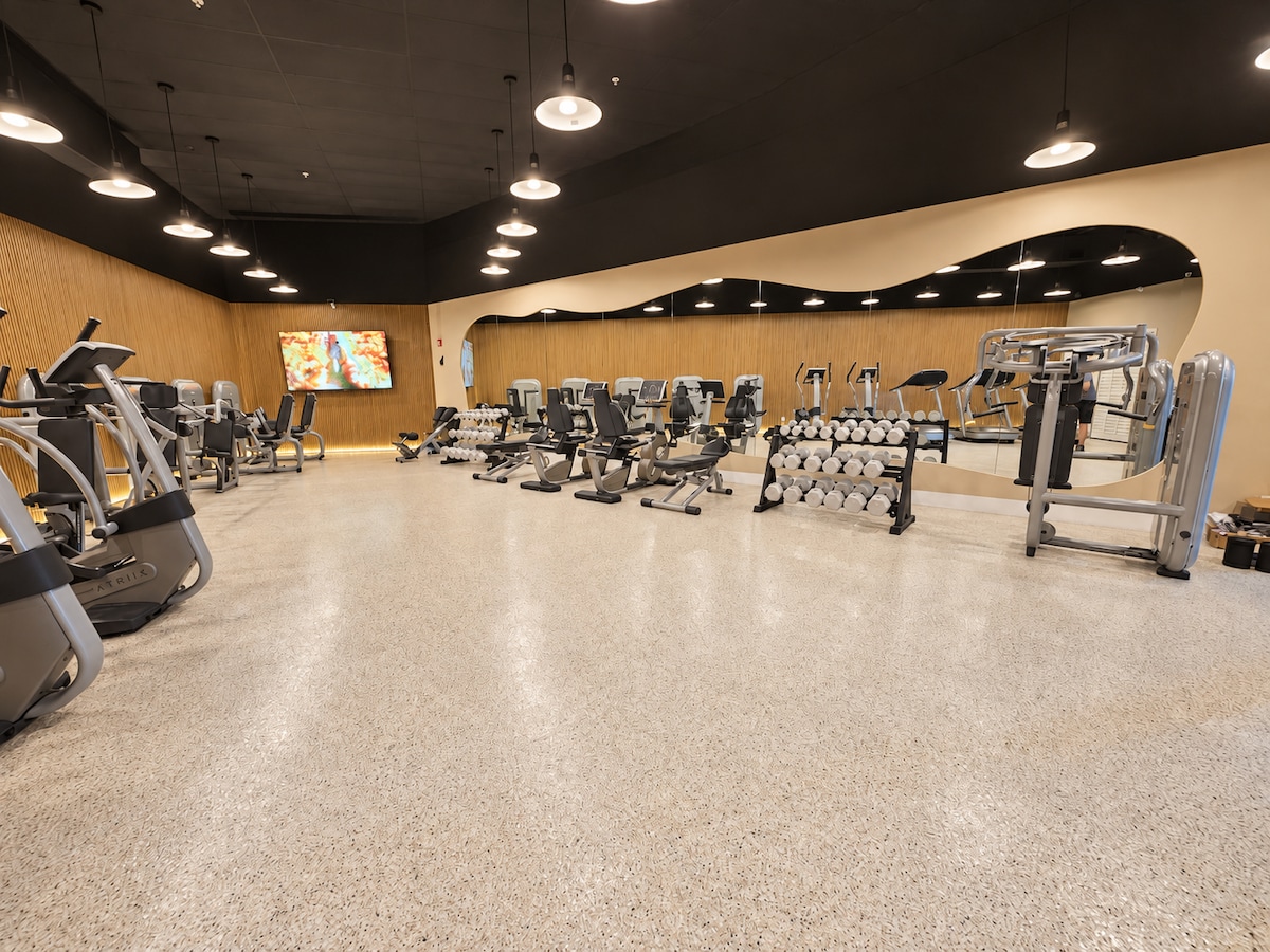 Oceanfront 2 beds/Bayview with parking A16