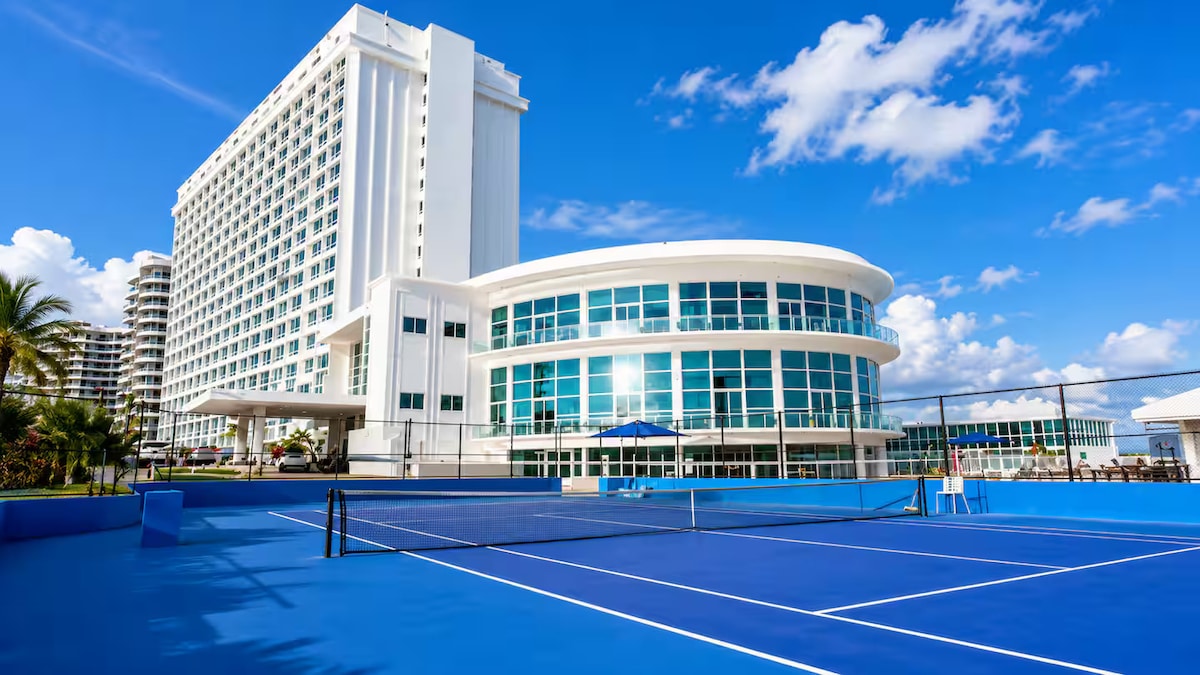 Oceanfront 2 beds/Bayview with parking A16