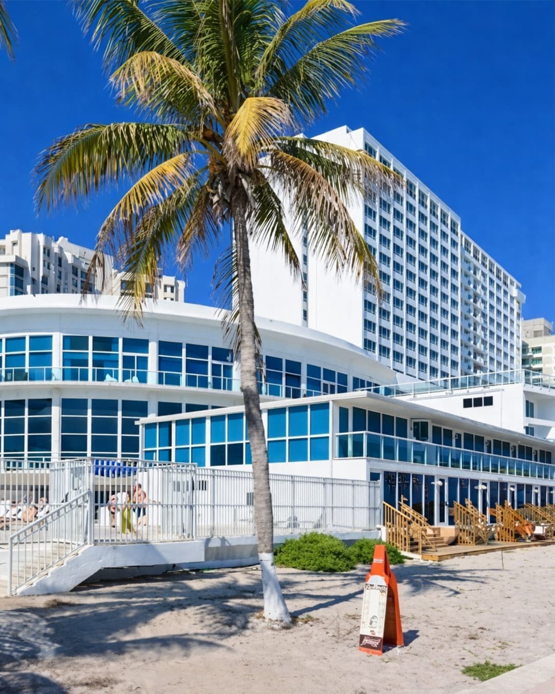 Oceanfront 2 beds/Bayview with parking A16