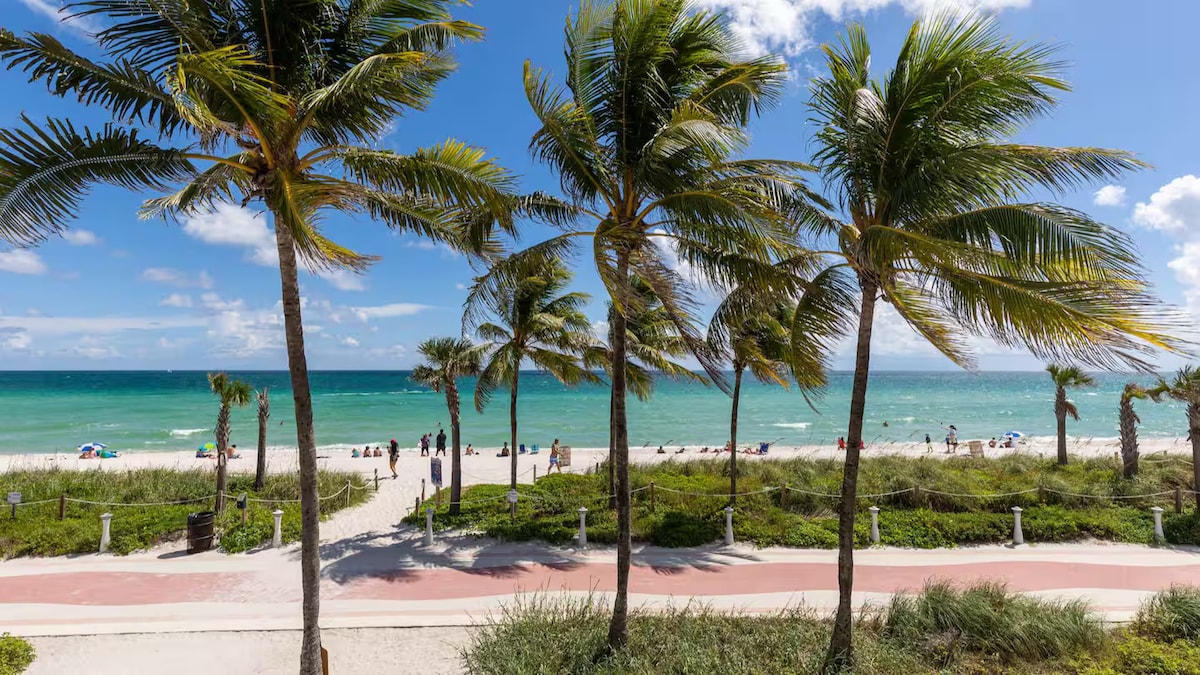 Oceanfront 2 beds/Bayview with parking A16