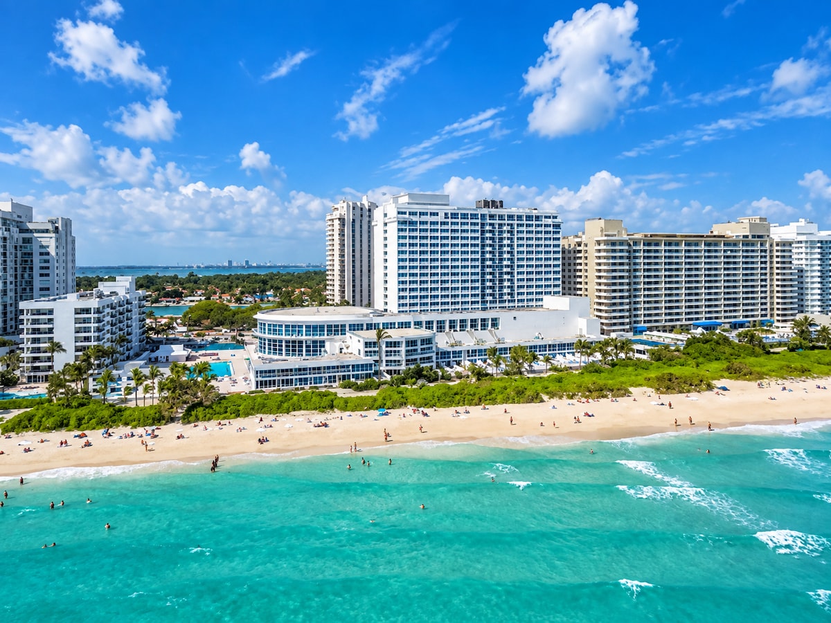 Oceanfront 2 beds/Bayview with parking A16