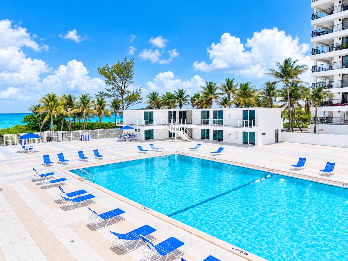 Oceanfront 2 beds/Bayview with parking A16