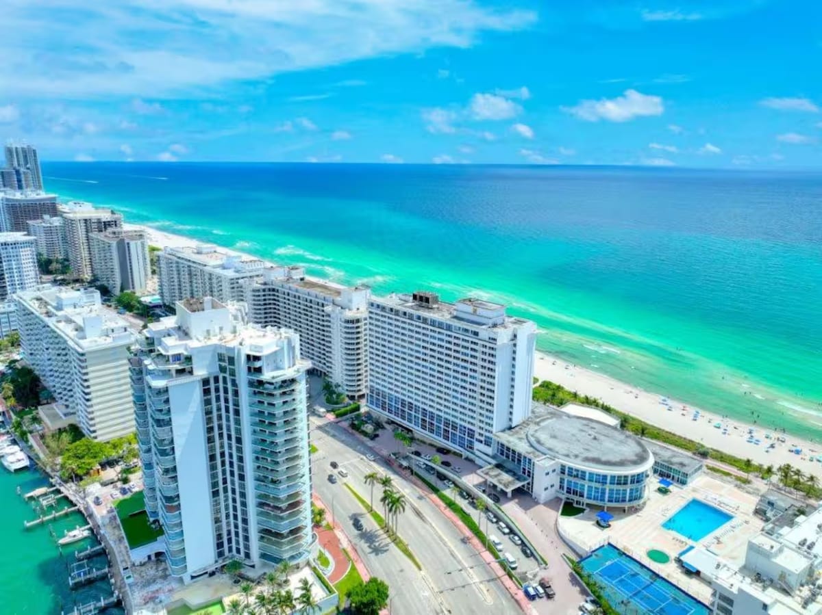 Oceanfront 2 beds/Bayview with parking A16