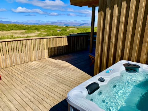 Warm Cottage for 10 with Guest House and HotTub