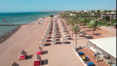 Spacious Family Chalet with Pool & Beach – Sharm
