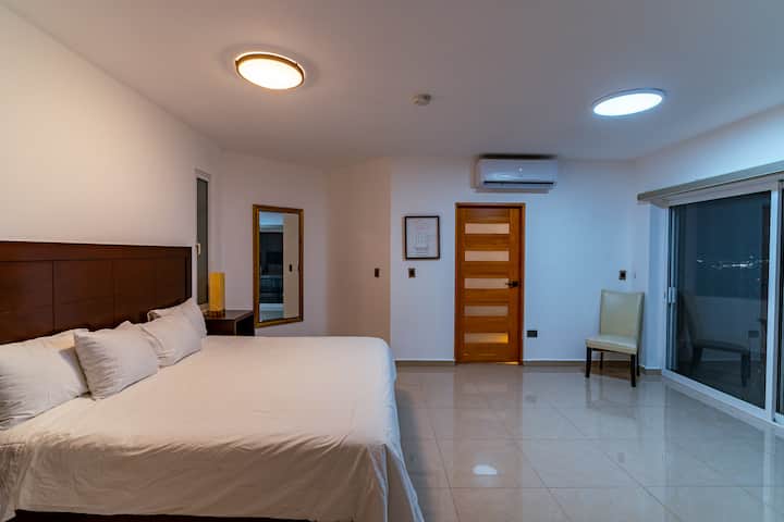 DHOMA E GJUMIT KRYESORE NË KATIN E SIPËRM