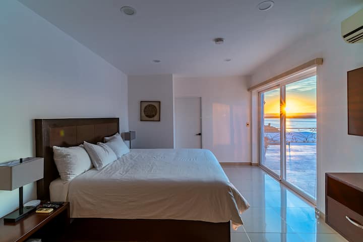 DHOMË GJUMI MASTER NË KATIN E POSHTËM