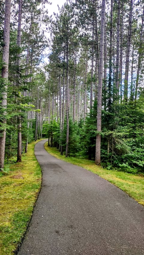 Lands End at Edge Loft-Trees Trails Tranquility