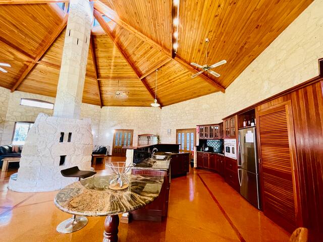 Harmony Forest Lakeside Lodge 5 bedrooms & Spa’s gallery image 3