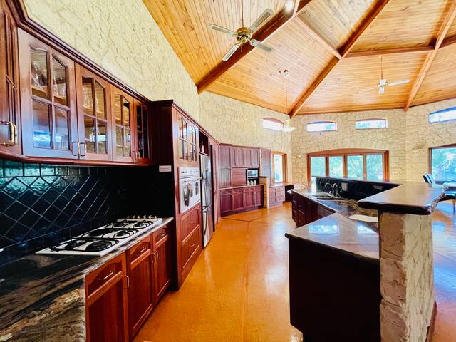 Harmony Forest Lakeside Lodge 5 bedrooms & Spa’s gallery image 4