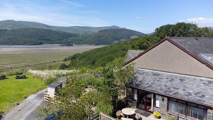 Outstanding Location On Mawddach Estuary - 北威爾斯