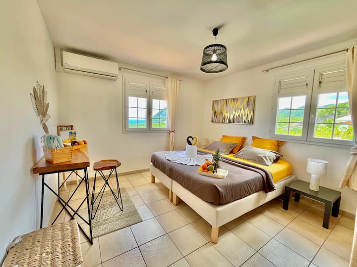 Luftkonditionerat sovrum med dubbelsäng (180 cm) mycket hög hotellkvalitet - havsutsikt 