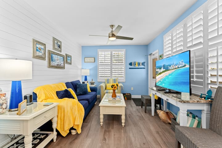 Stunning Beach Condo With Heated Pool And In-unit Washer/dryer, Steps To Sand!  Cbs 107 - Clearwater Beach, FL