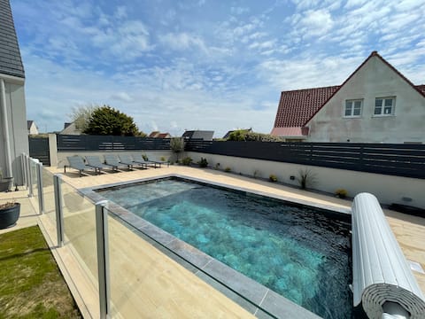 Beautiful house with garden and pool
Sea view