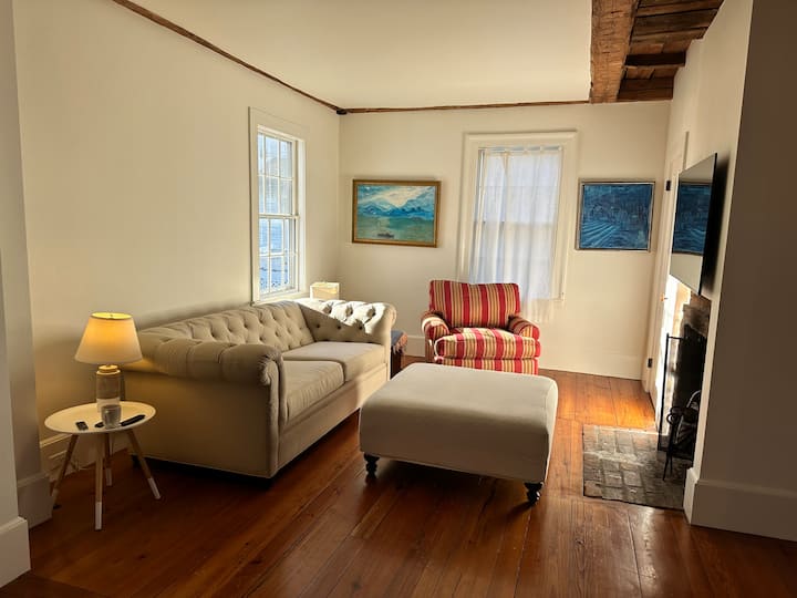Fully Renovated Antique House With High Celings - Littleton, MA