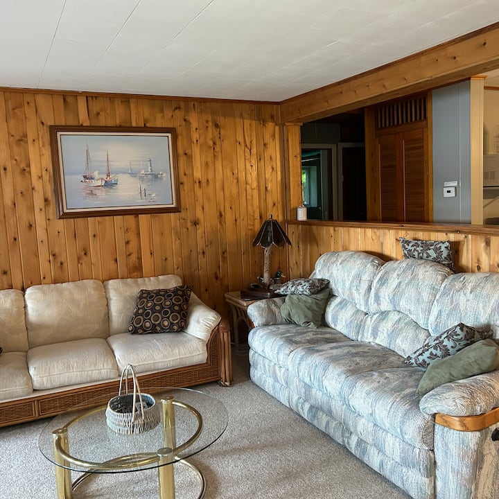 Quaint Waterfront Home On Long Lake, Cheboygan - Cheboygan, MI
