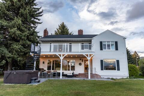 Large Home! Golf Course/Mountain Views, & Hot Tub