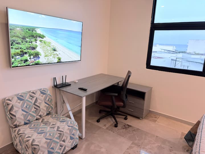 Workspace evidence from Penthouse on 5th Avenue, Roof Pool, Beach, and Restaurants