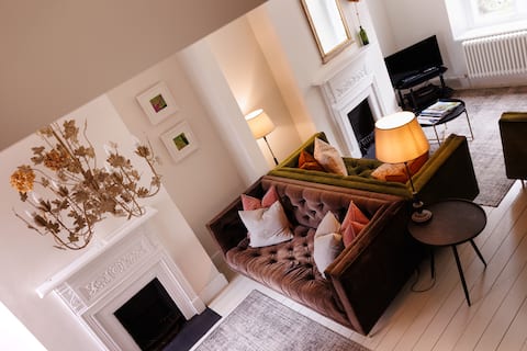 Top performing Airbnb: beautiful period house, cirencester, parking in Cirencester