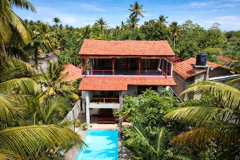 Private Tropical Pool Villa Near the Beach