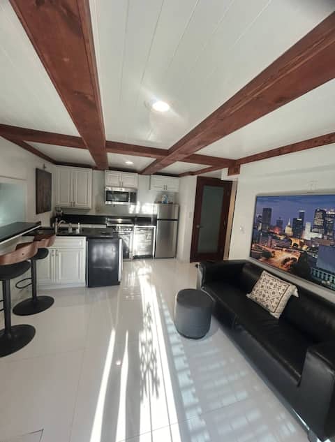 Popular Airbnb listing: ATL Modern Spa Studio Apt in Collier Heights