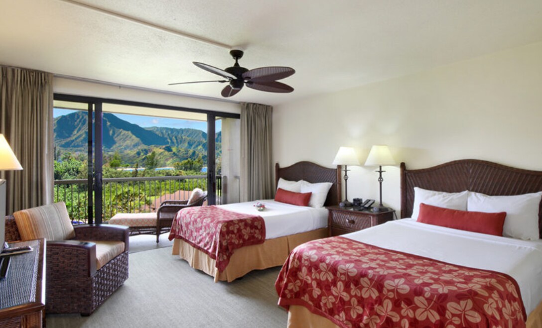 Dve manželské postele pre 4 osoby, vlastná kúpeľňa, televízor a veranda
POZNÁMKA: Táto fotka je z jednotky aktualizátora. Váš kondomínium bude mať terasu, ktorá vedie von na zelenú trávu. Všetky jednotky sú zariadené rovnako. 