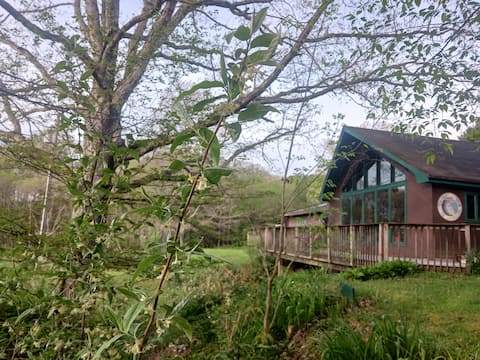 The Lodge at Yew Mountain Center - Part of the MMT