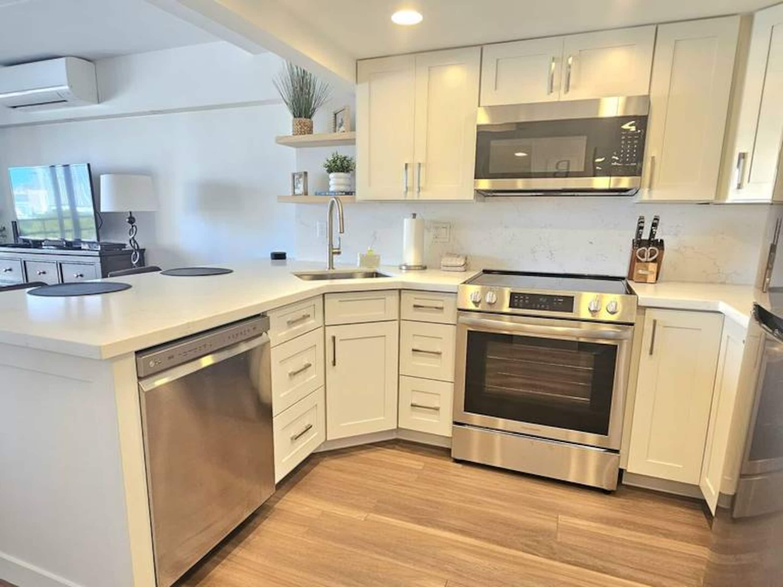 Condo in Honolulu · ★4.91 · Studio · 2 beds · 1 private bath - Image 5