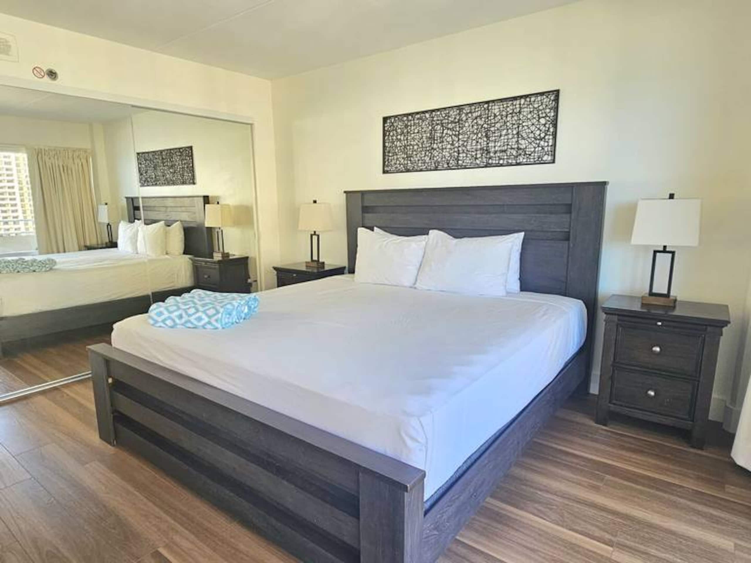 Condo in Honolulu · ★4.91 · Studio · 2 beds · 1 private bath - Image 8