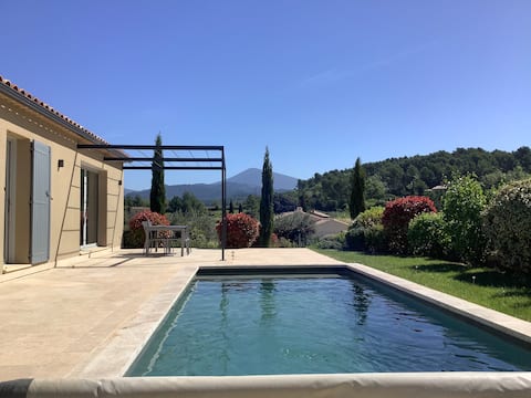 Lou Badabeu Villa and pool facing Mont Ventoux