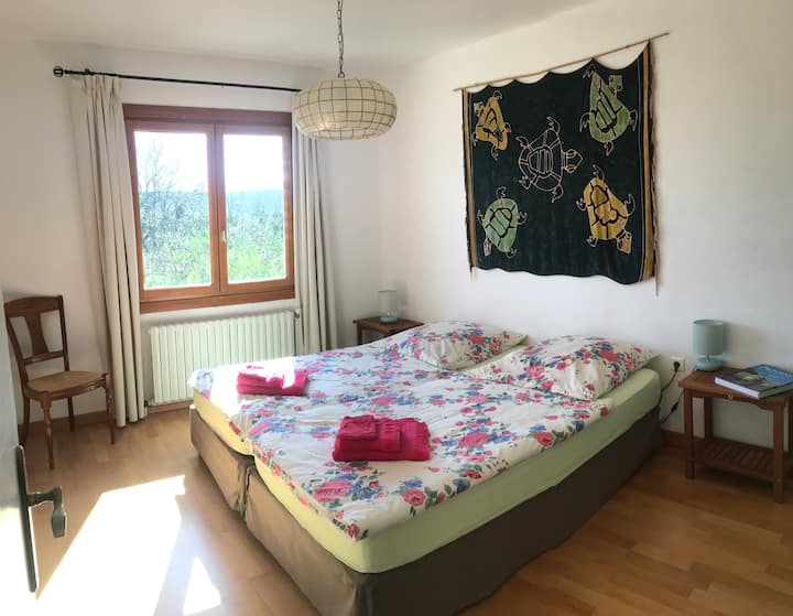 En esta habitación encontrará dos camas de 90