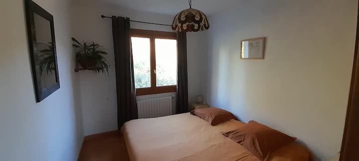 En esta habitación encontrará una cama de 180 x 190