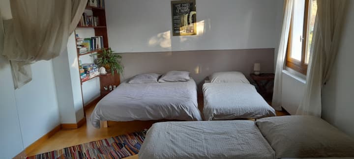Transformé el antiguo salón más utilizado en dormitorio. 1 cama de 140, 2 camas de 90