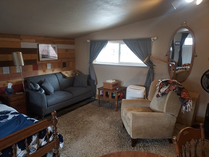 Boxcar Inn - A Little Taste Of Rustic - Littleton, CO