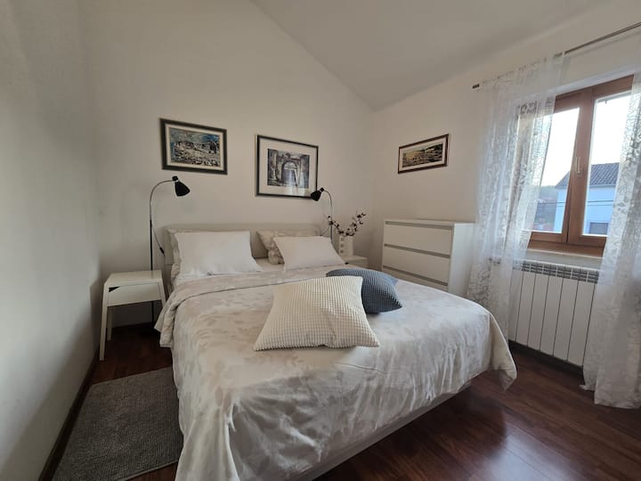 Quarto 2, cama nova e novo colchão confortável Vitapur iFlip 160x200 cm.