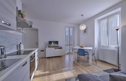 Top Airbnb: Downtown Ca' Leandro lake view in Lierna