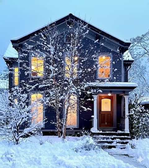 Antique Uptown Charmer w/ Five-Star Modern Kitchen