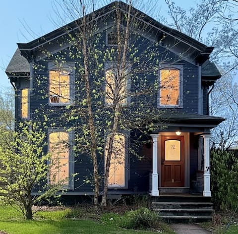 Antique Uptown Charmer w/ Five-Star Modern Kitchen