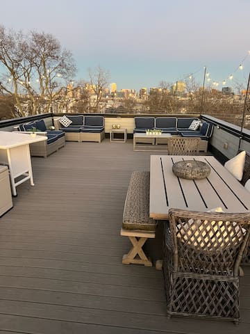 Glamorous Dtown/RFTOP Deck/10 Beds/2nd Home Option