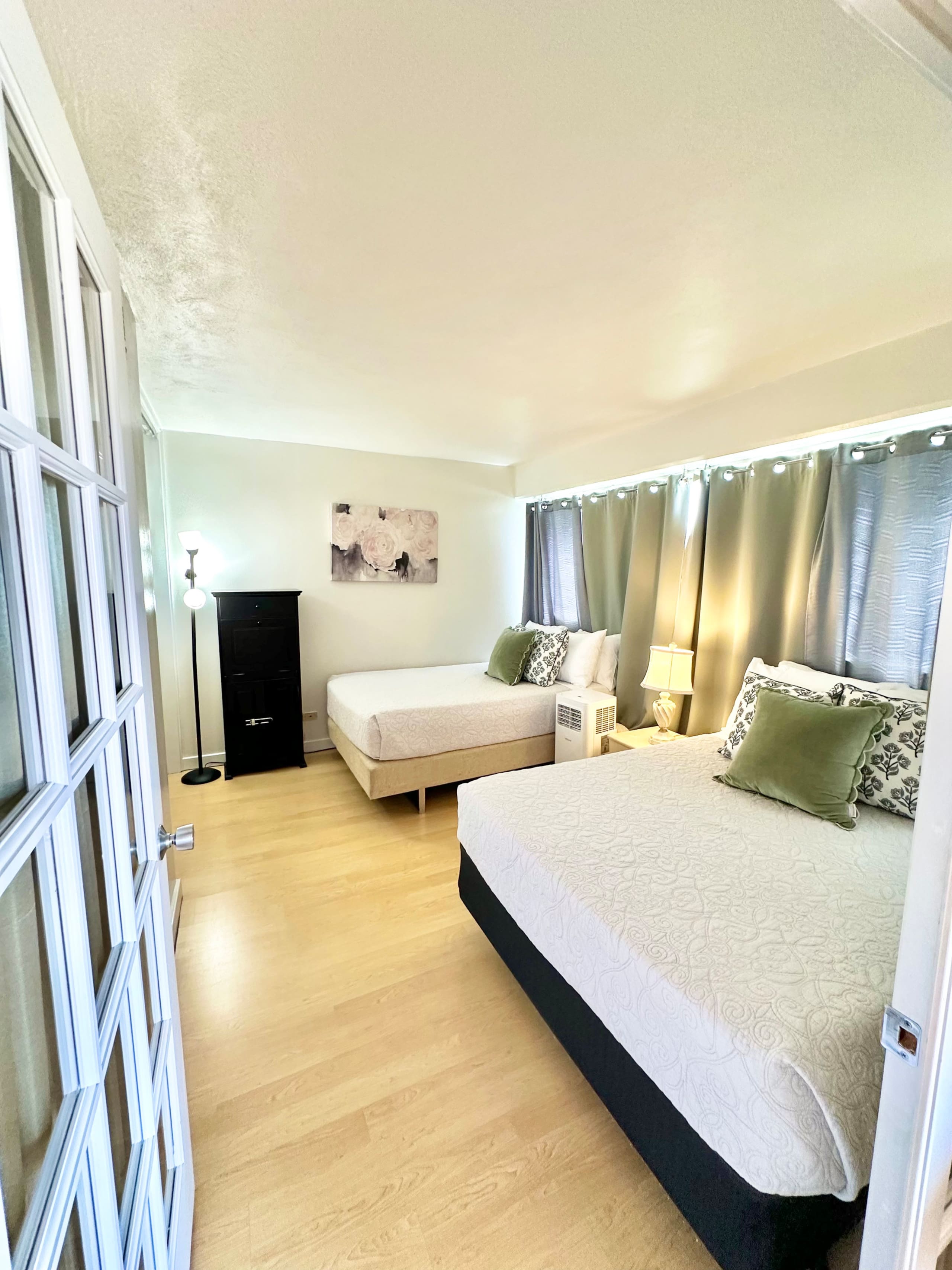 Condo in Honolulu · ★4.75 · 2 bedrooms · 3 beds · 1 private bath - Image 18