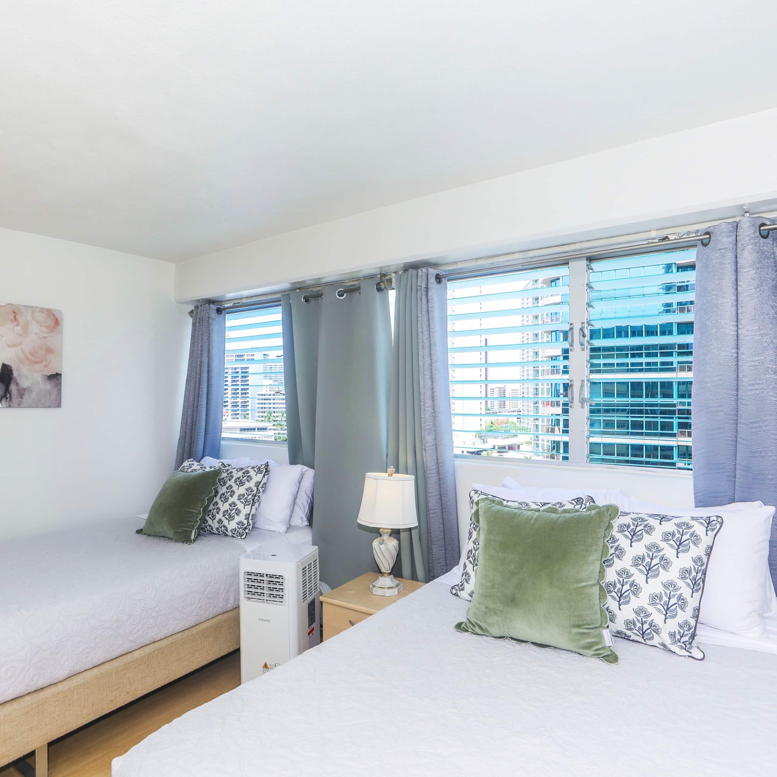 Condo in Honolulu · ★4.75 · 2 bedrooms · 3 beds · 1 private bath - Image 19