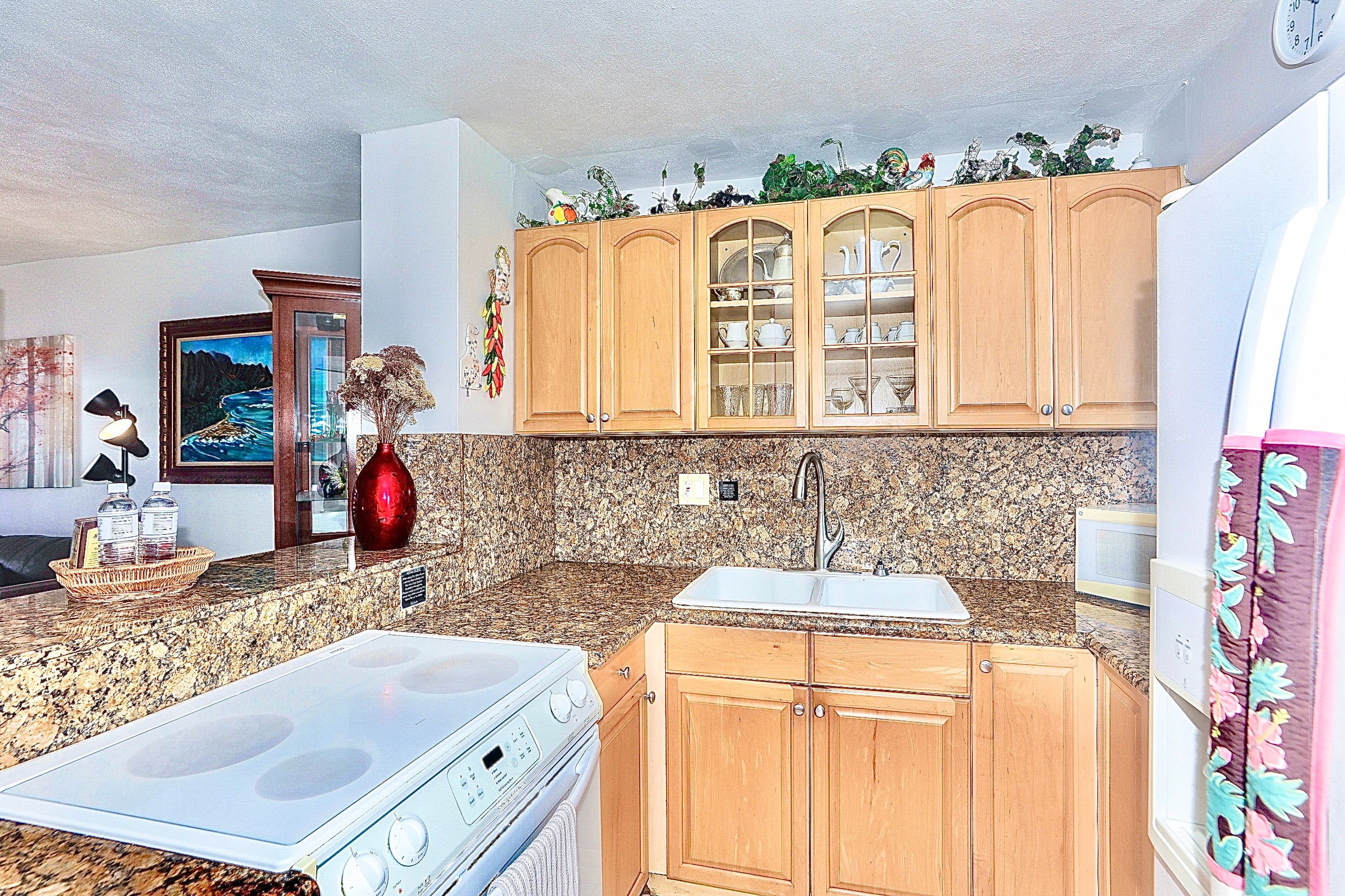 Condo in Honolulu · ★4.75 · 2 bedrooms · 3 beds · 1 private bath - Image 7