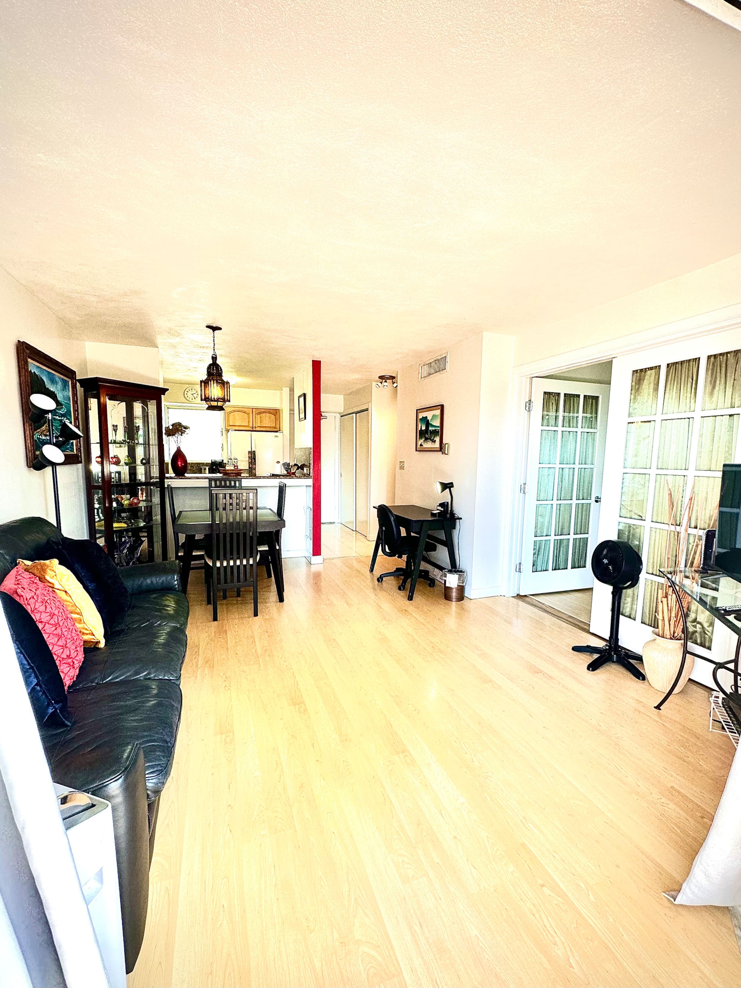 Condo in Honolulu · ★4.75 · 2 bedrooms · 3 beds · 1 private bath - Image 5