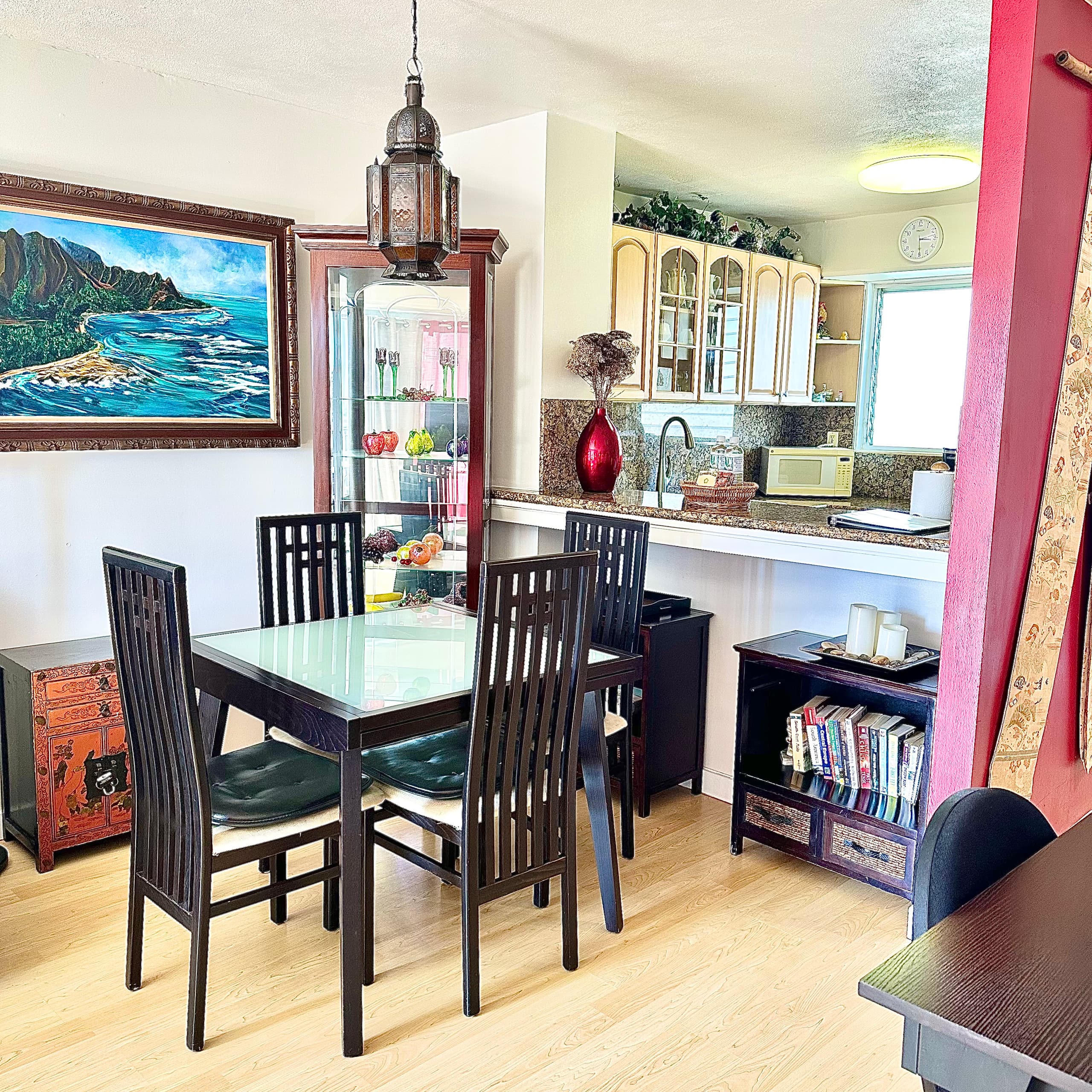 Condo in Honolulu · ★4.75 · 2 bedrooms · 3 beds · 1 private bath - Image 13