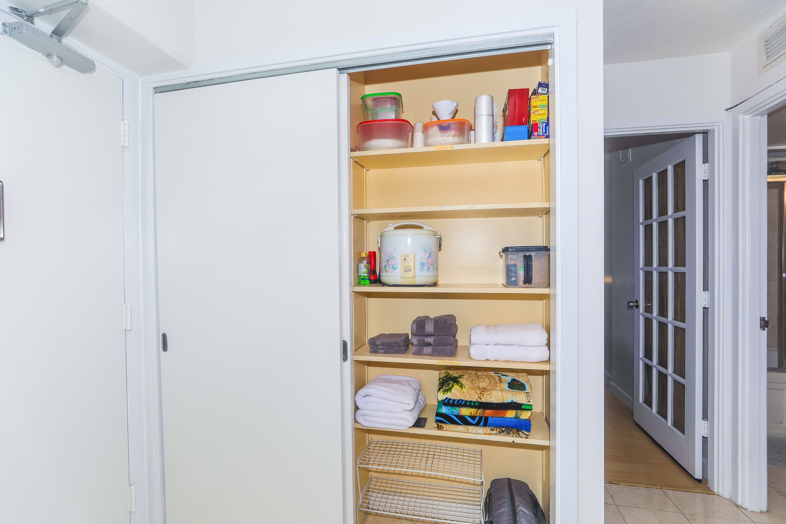 Condo in Honolulu · ★4.75 · 2 bedrooms · 3 beds · 1 private bath - Image 12