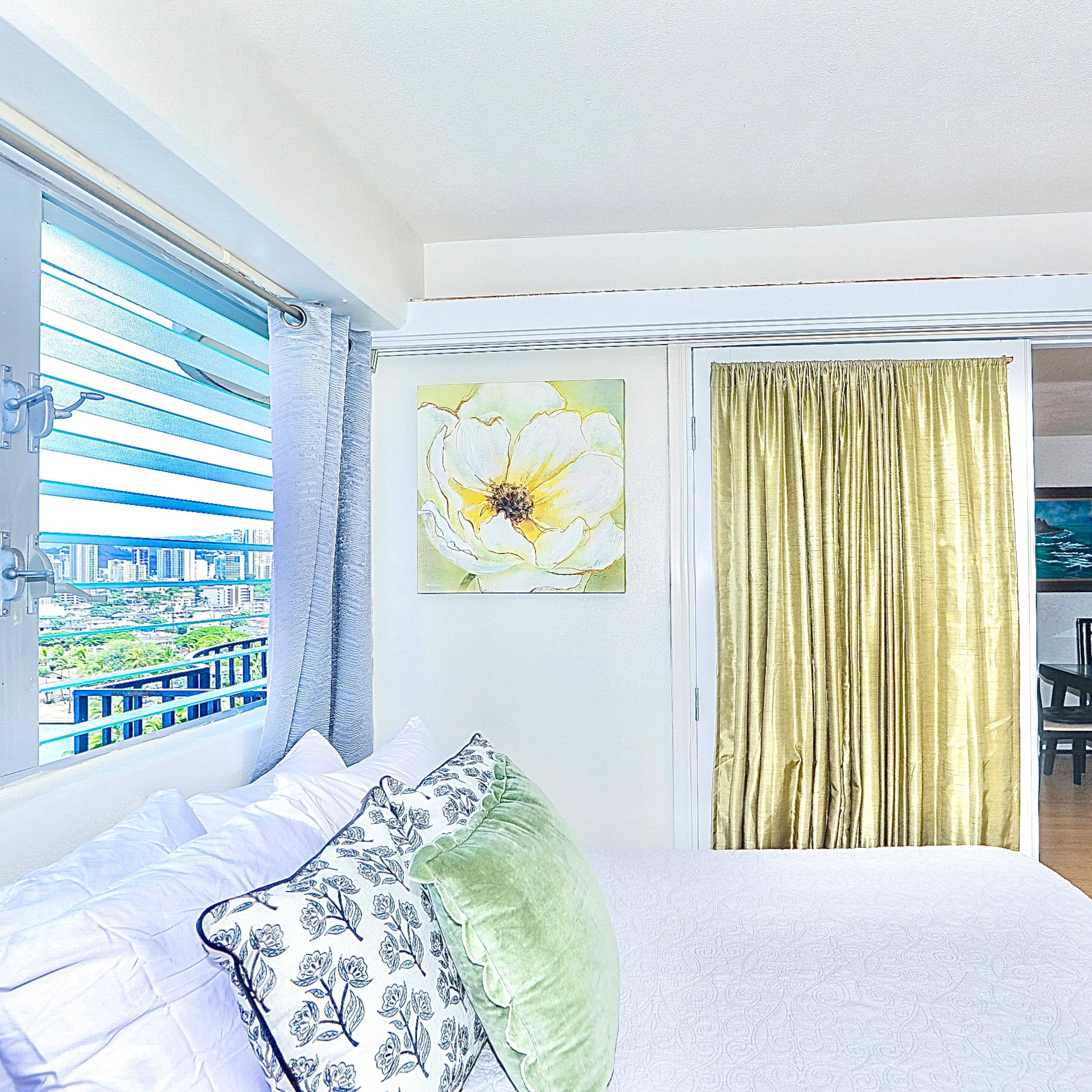 Condo in Honolulu · ★4.75 · 2 bedrooms · 3 beds · 1 private bath - Image 20