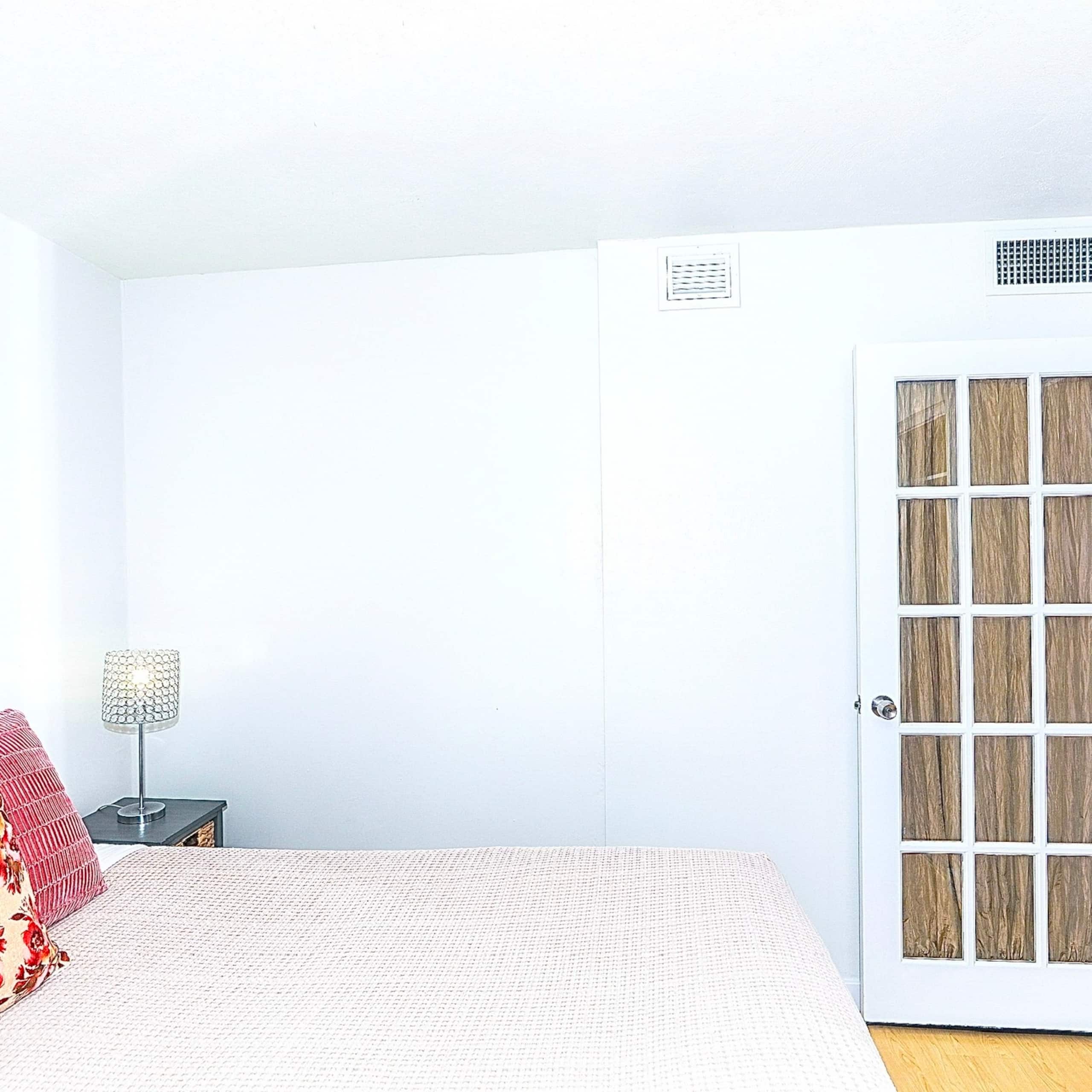 Condo in Honolulu · ★4.75 · 2 bedrooms · 3 beds · 1 private bath - Image 16