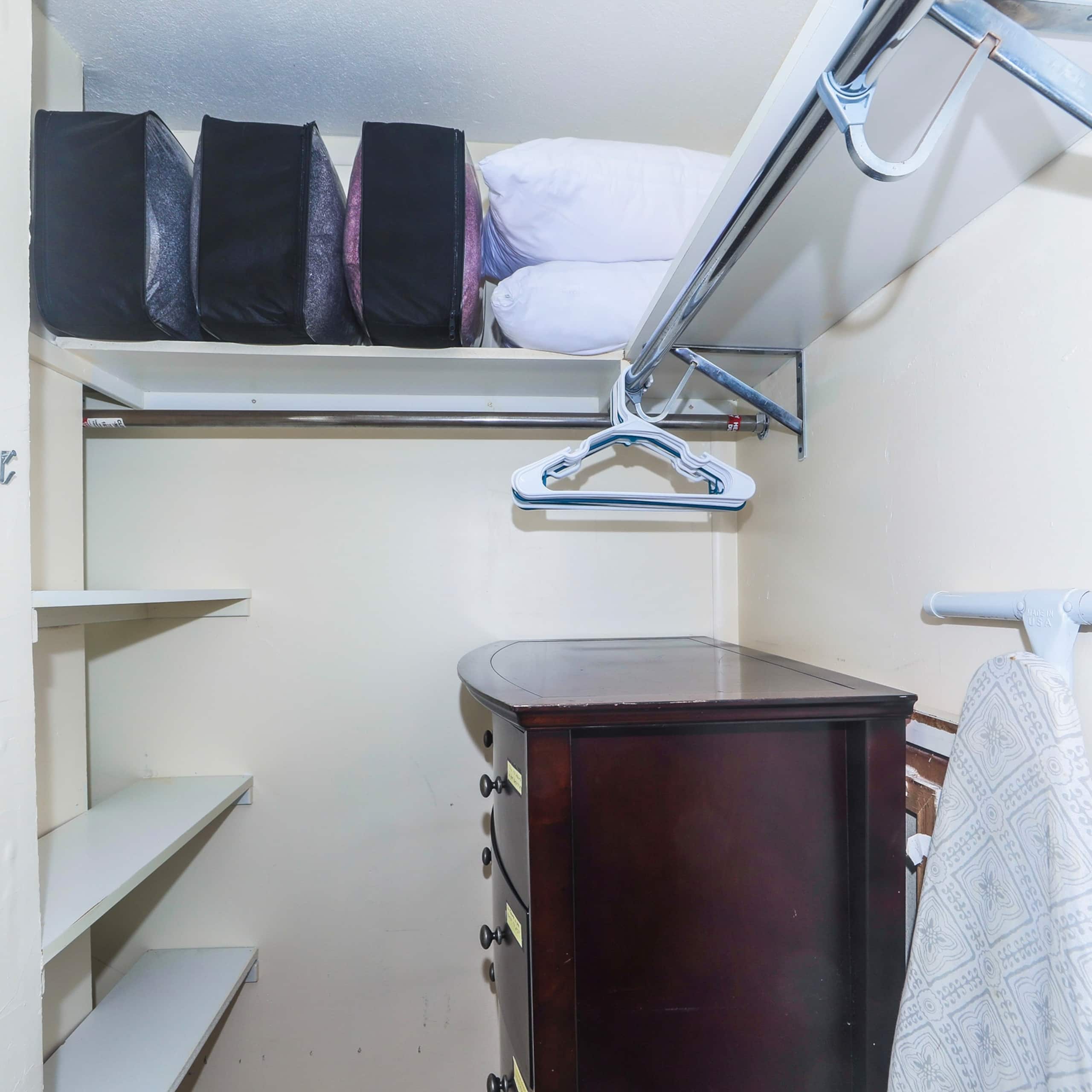 Condo in Honolulu · ★4.75 · 2 bedrooms · 3 beds · 1 private bath - Image 21