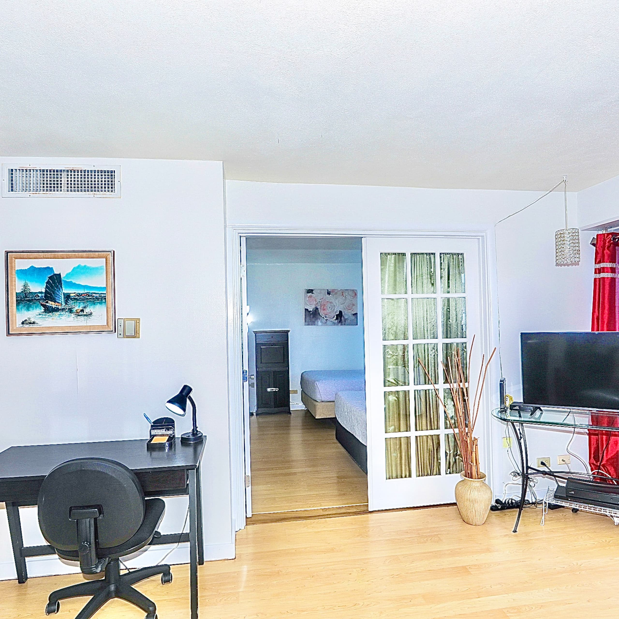 Condo in Honolulu · ★4.75 · 2 bedrooms · 3 beds · 1 private bath - Image 26