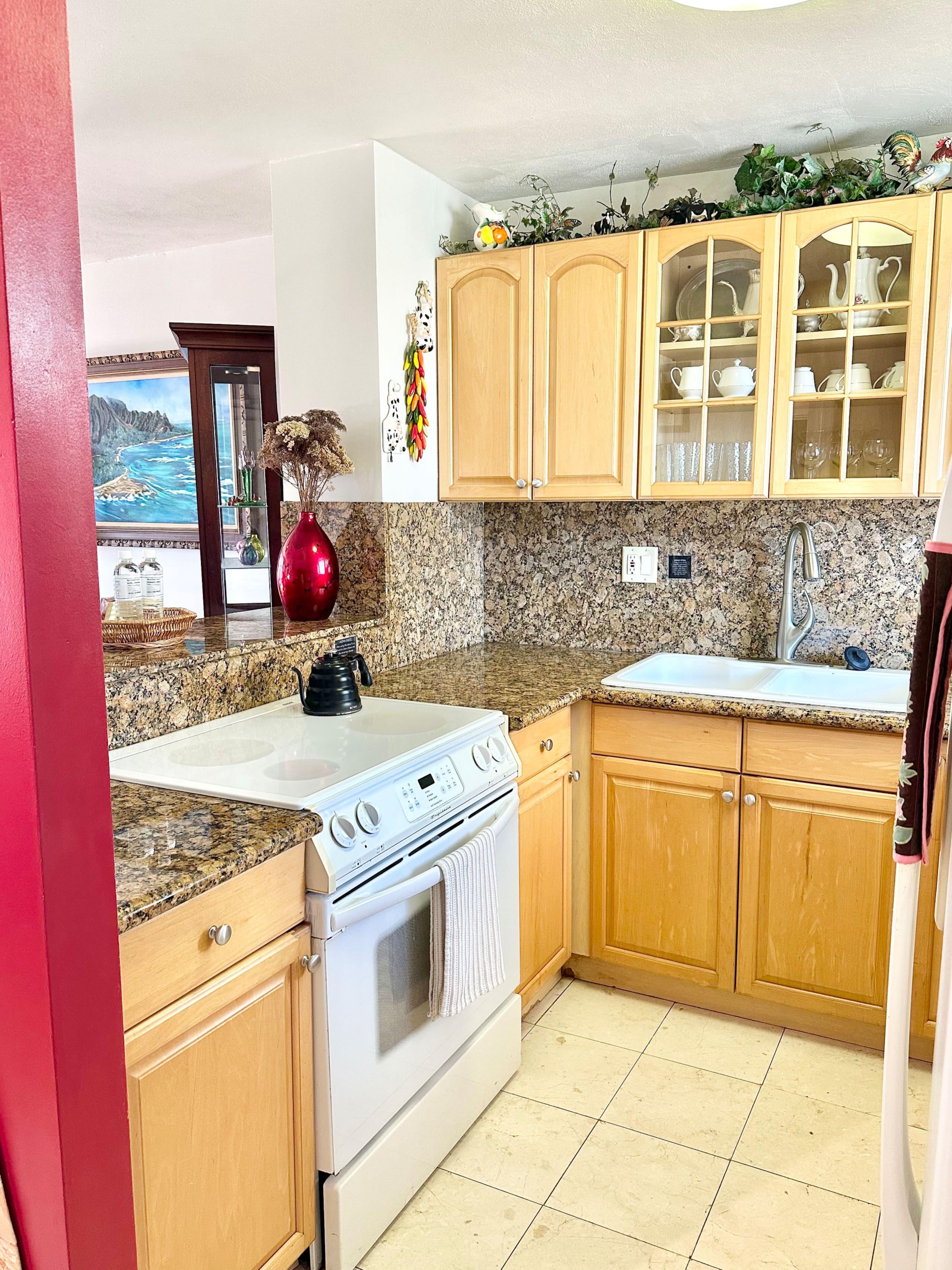 Condo in Honolulu · ★4.75 · 2 bedrooms · 3 beds · 1 private bath - Image 8